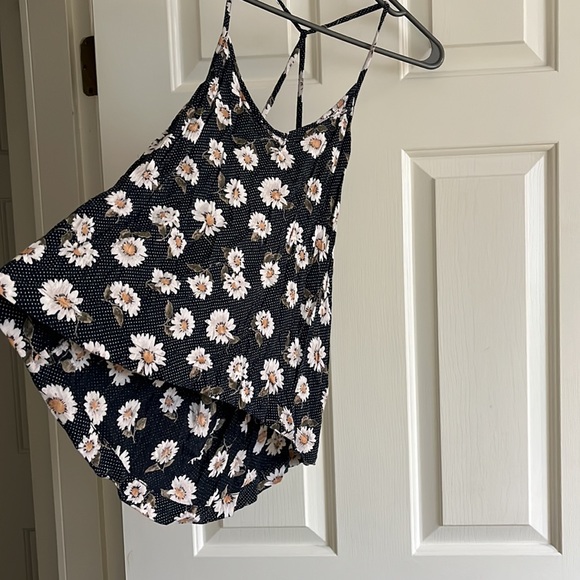 Volcom daisy top size 4-6 - Picture 2 of 6